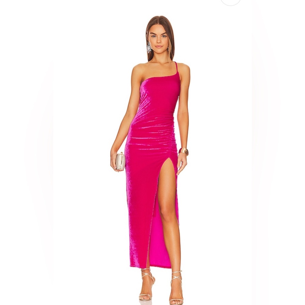 Nami Maxi Dress Velvet in Pink
Lovers and Friends Size M Revolve